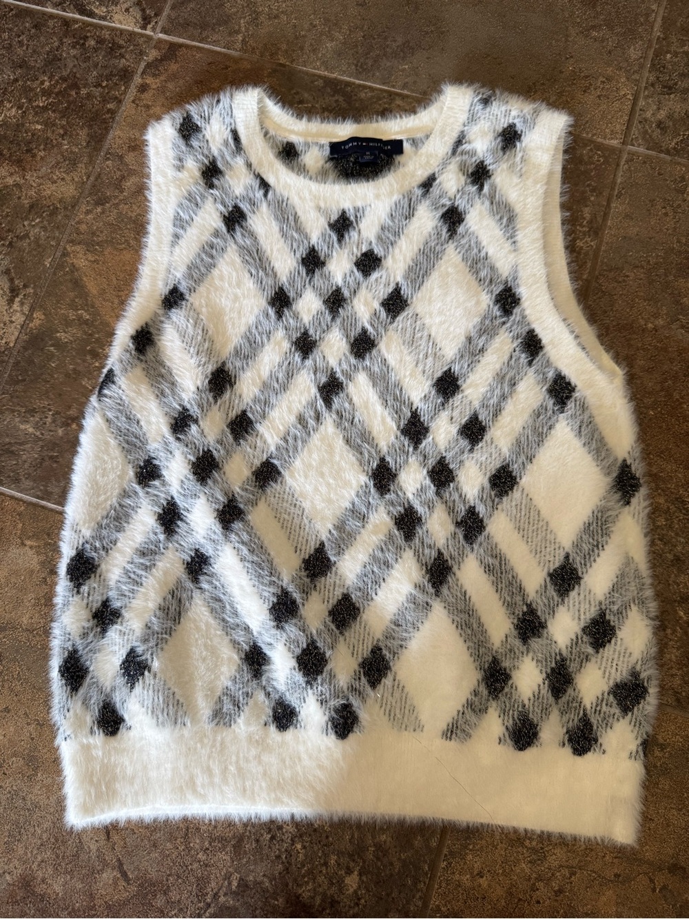 NWT Tommy Hilfiger White Black & Gold Fuzzy Argyle Sweater Vest Size Medium